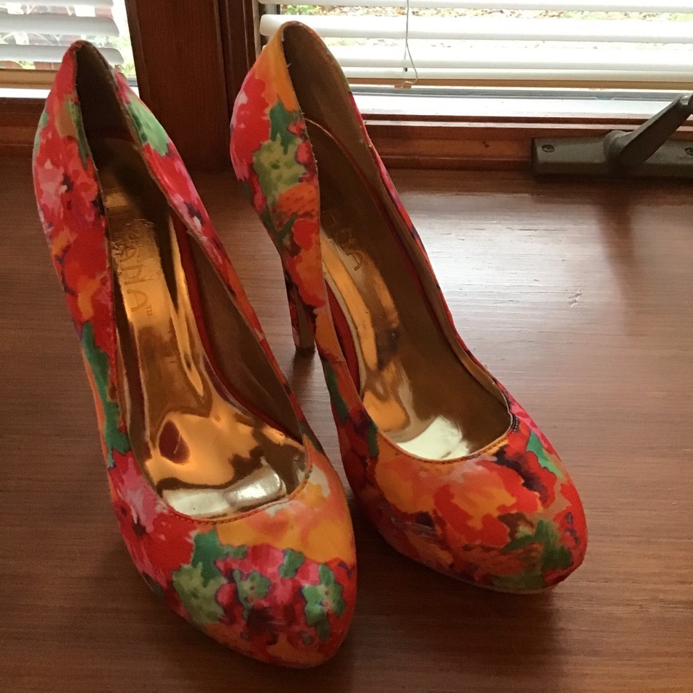 Lilana Floral Heels size 7.5
